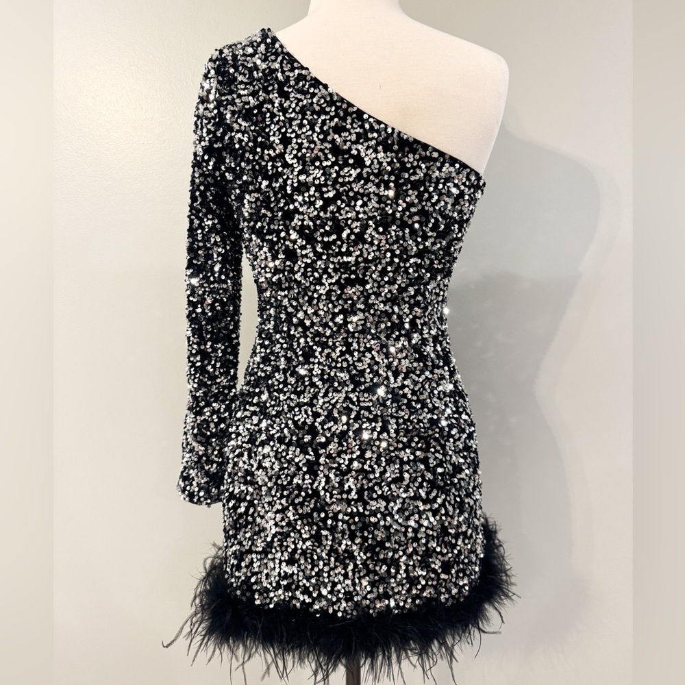 Better Be size M sequin midi dress with feather bottom. Black silver - Picture 2 of 4